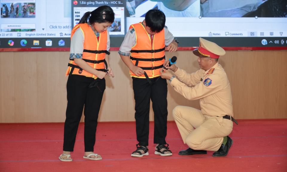 Tuy&ecirc;n truyền ph&aacute;p luật về an to&agrave;n giao th&ocirc;ng tại x&atilde; An Ninh