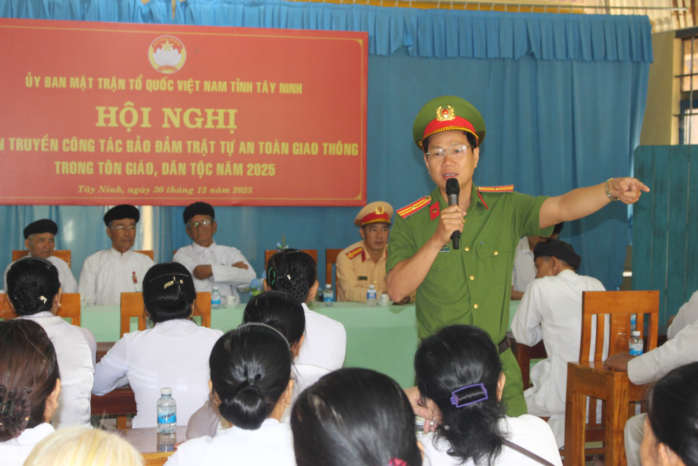 Tuy&ecirc;n truyền bảo đảm trật tự, an to&agrave;n giao th&ocirc;ng v&agrave; ph&ograve;ng, chống tội phạm cho đồng b&agrave;o t&ocirc;n gi&aacute;o