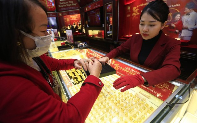 Gi&aacute; v&agrave;ng h&ocirc;m nay 1/1/2026: V&agrave;ng nhẫn lao dốc đầu năm mới