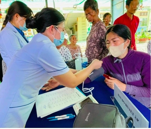 Từ 01/01/2026, nh&acirc;n vi&ecirc;n y tế, người d&acirc;n hưởng nhiều lợi &iacute;ch từ ch&iacute;nh s&aacute;ch mới