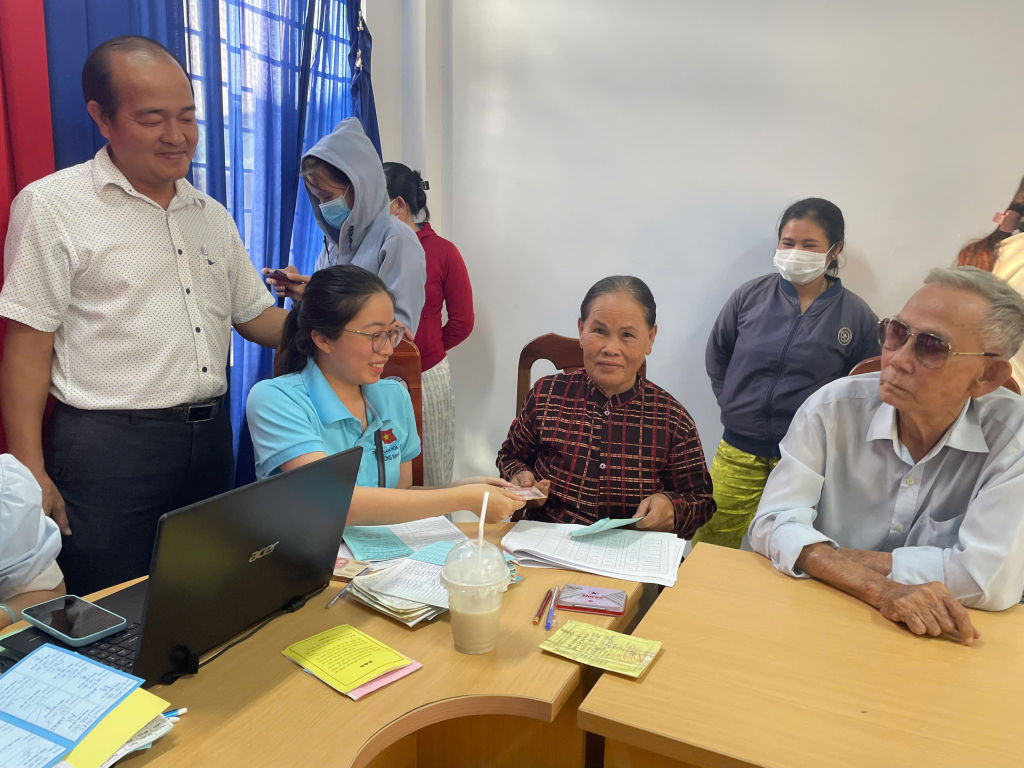 T&acirc;y Ninh chi hơn 75,6 tỉ đồng tặng qu&agrave; cho gần 190.000 người c&oacute; c&ocirc;ng, đối tượng bảo trợ x&atilde; hội v&agrave; hưu tr&iacute; x&atilde; hội