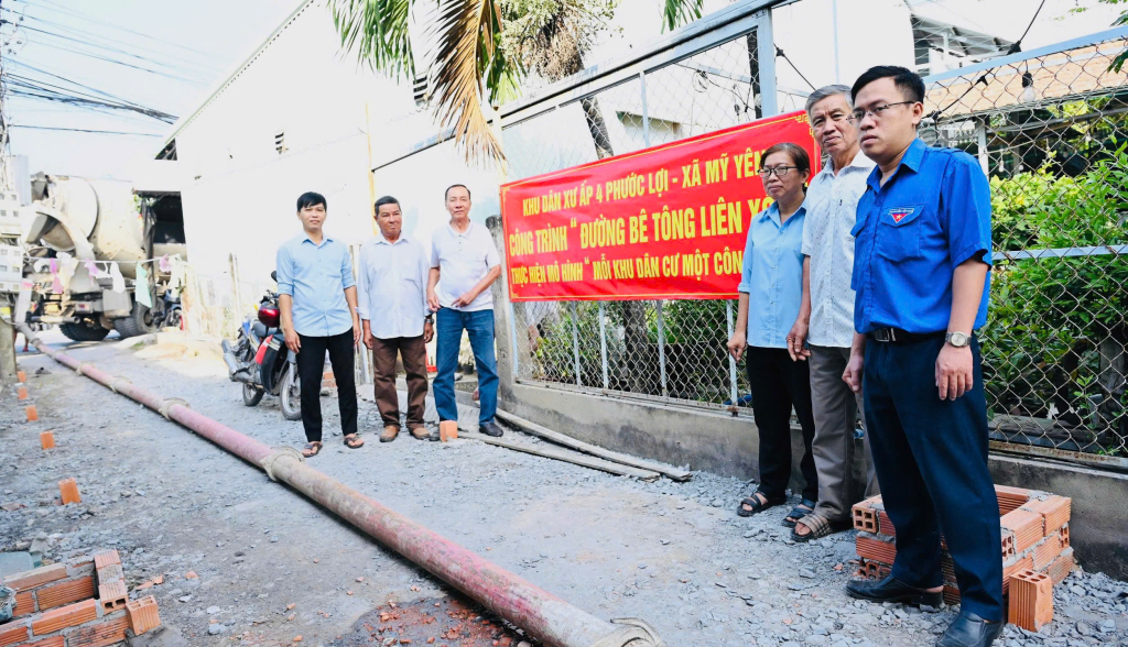 X&atilde; Mỹ Y&ecirc;n: B&ecirc; t&ocirc;ng tuyến hẻm ấp 4 Phước Lợi từ nguồn x&atilde; hội h&oacute;a