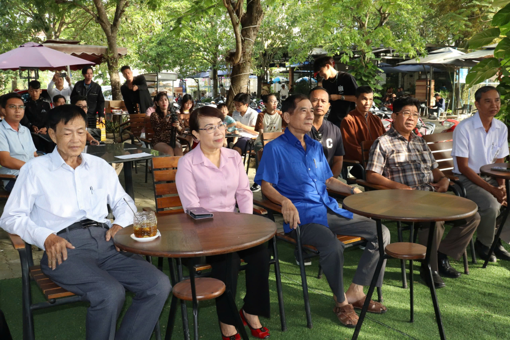 Đại biểu tham dự tại buổi lễ