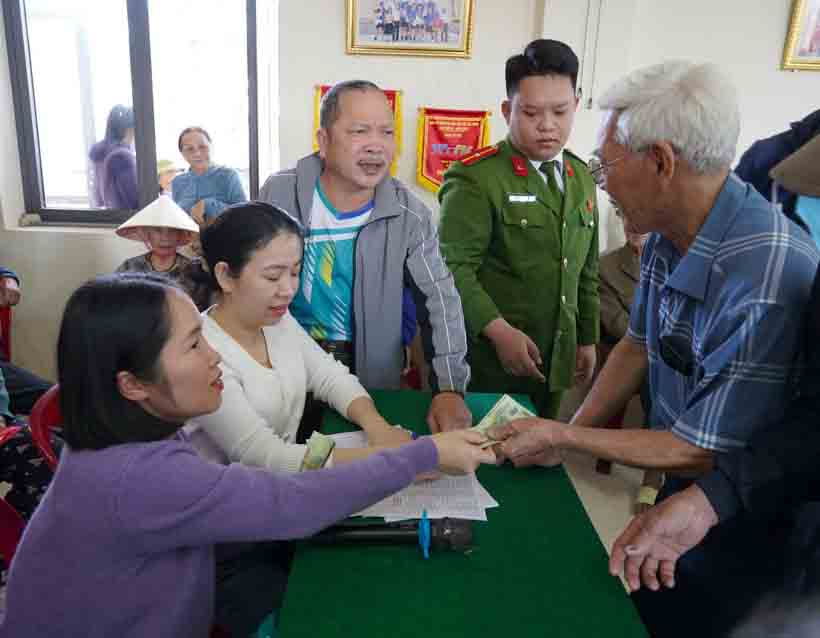 Hai mức qu&agrave; tặng cho người c&oacute; c&ocirc;ng với c&aacute;ch mạng dịp Tết Nguy&ecirc;n đ&aacute;n B&iacute;nh Ngọ