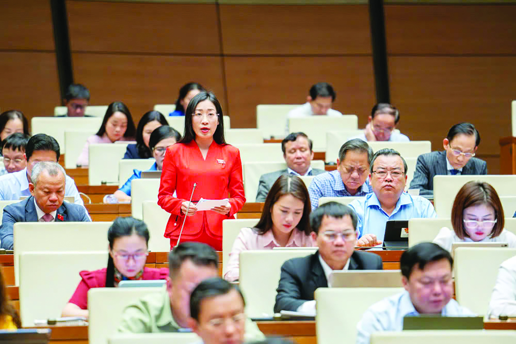 Vinh quang 80 năm Quốc hội Việt Nam&nbsp;đồng h&agrave;nh c&ugrave;ng d&acirc;n tộc