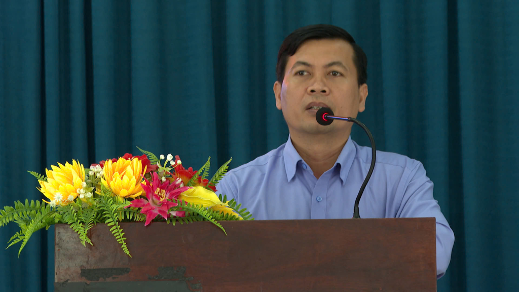 Đại diện Sở xây dựng trả lời các ý kiến cử tri 