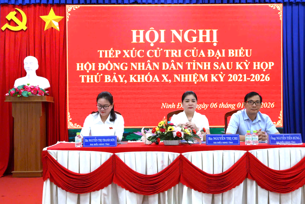 Cử tri x&atilde; Ninh Điền phản &aacute;nh t&igrave;nh trạng thiếu thuốc, vật tư y tế