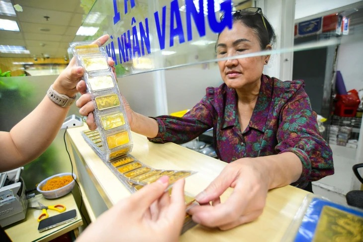 Liệu gi&aacute; v&agrave;ng thế giới c&oacute; quay lại mốc kỷ lục 4.550 USD/ounce?