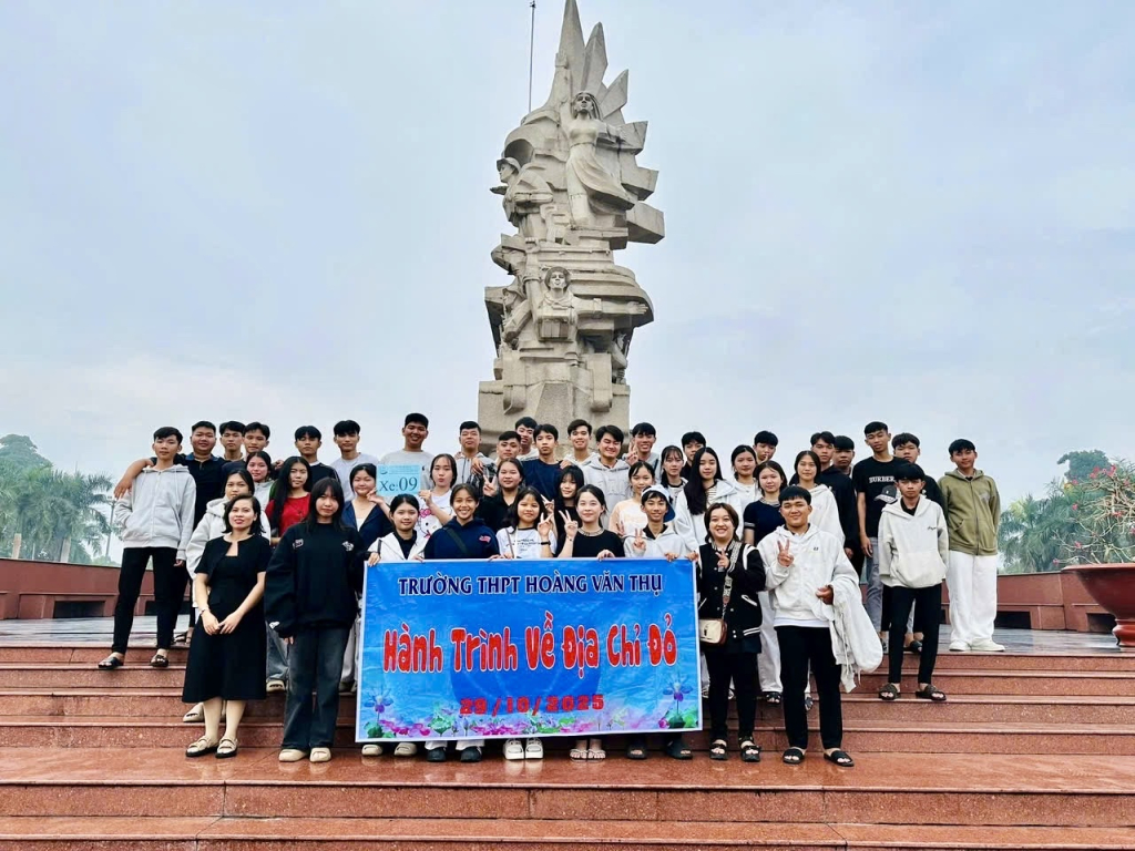 Dạy chữ đi đ&ocirc;i với dạy người