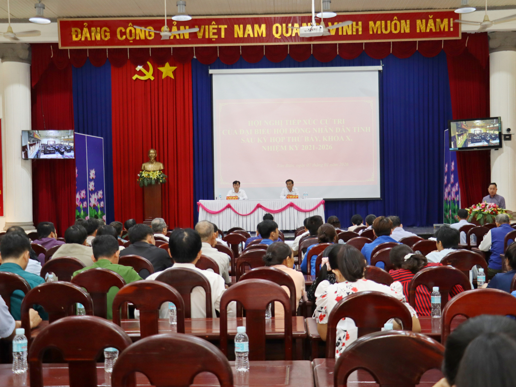 Cử tri x&atilde; T&acirc;n Bi&ecirc;n quan t&acirc;m vấn đề an sinh x&atilde; hội