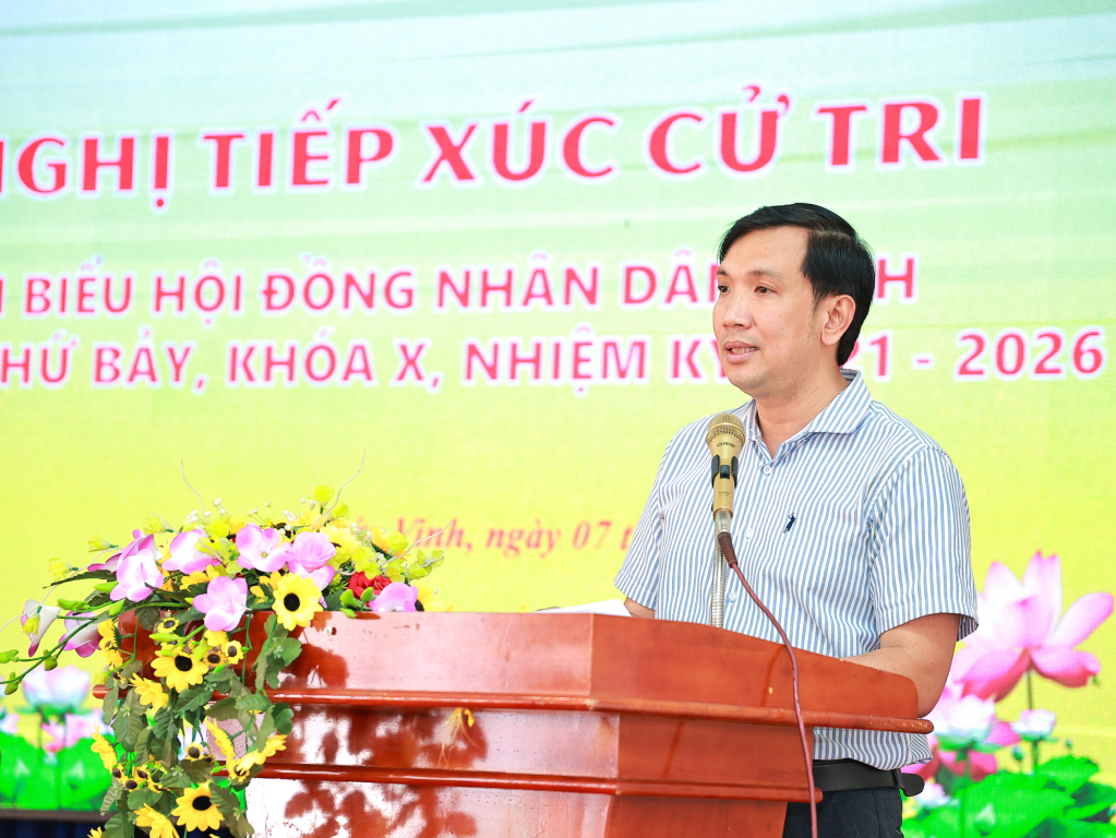 Phó Bí thư Đảng ủy xã Hảo Đước Nguyễn Tiến Hưng thông tin kết quả kỳ họp thứ 7 HĐND tỉnh khóa X