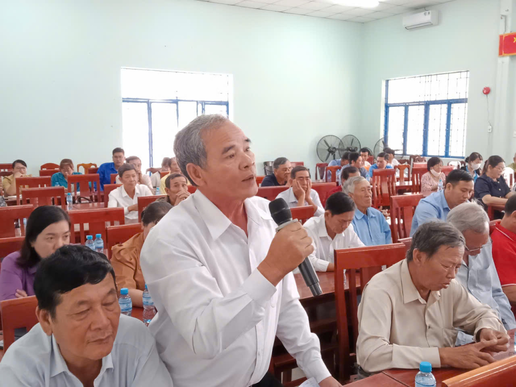 Nhiều cử tri quan t&acirc;m vấn đề đầu tư kết cấu hạ tầng n&ocirc;ng th&ocirc;n