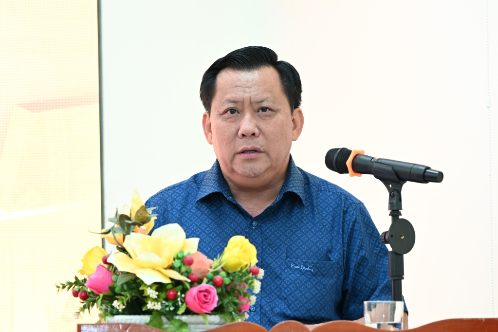 Phó Chủ tịch UBND tỉnh Huỳnh Văn Sơn phát biểu tại hội nghị