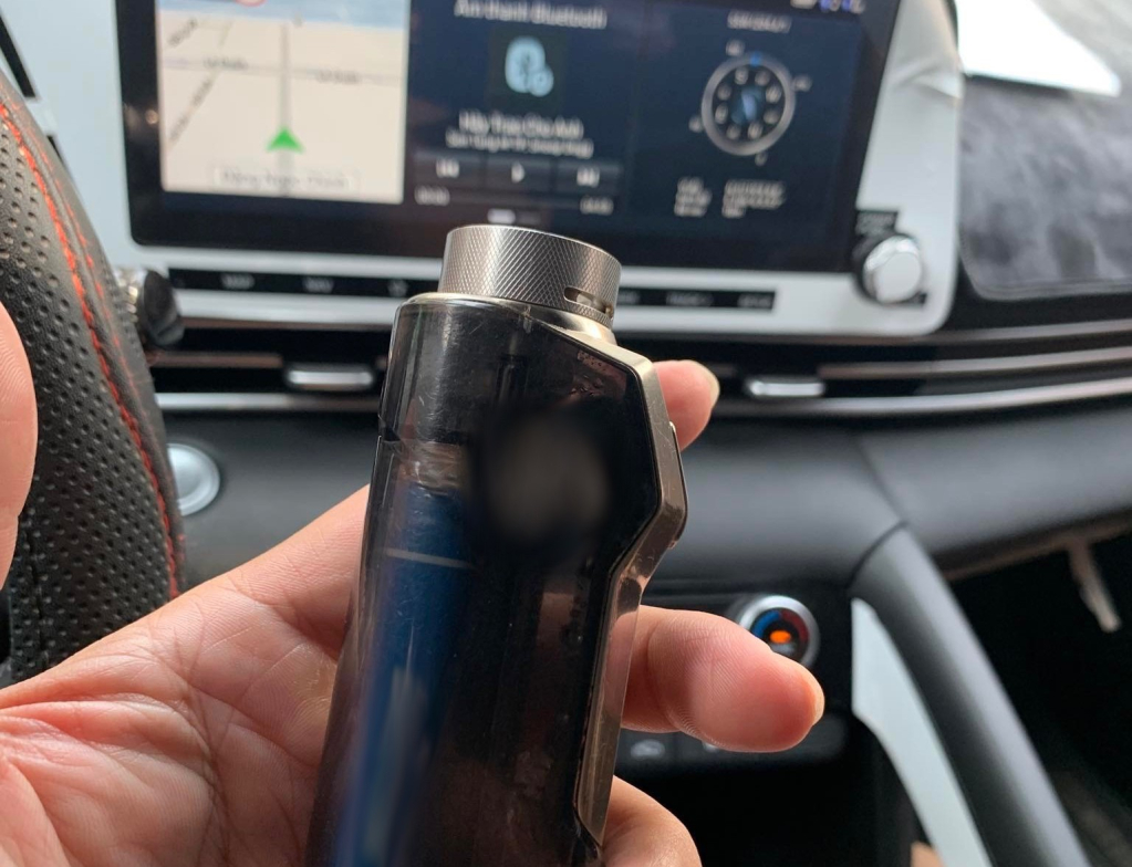 'Mạnh tay' với thuốc l&aacute; điện tử, thuốc l&aacute; nung n&oacute;ng