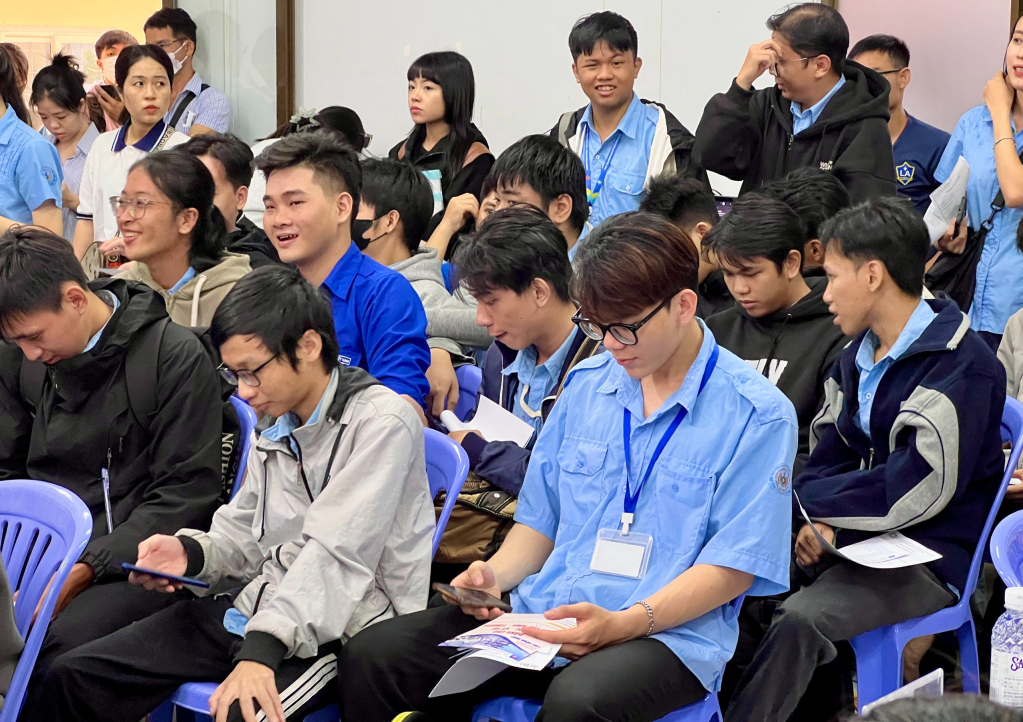 Cả nước c&oacute; 1,4 triệu thanh ni&ecirc;n kh&ocirc;ng đi l&agrave;m, cũng kh&ocirc;ng tham gia học tập