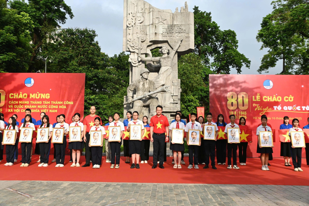 Top 10 c&ocirc;ng tr&igrave;nh thanh ni&ecirc;n ti&ecirc;u biểu to&agrave;n quốc năm 2025