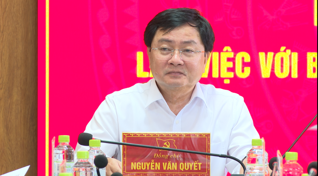 Bí thư Tỉnh ủy Nguyễn Văn Quyết chủ trì buổi làm việc với Ban Thường vụ Đảng ủy xã Tân Biên.