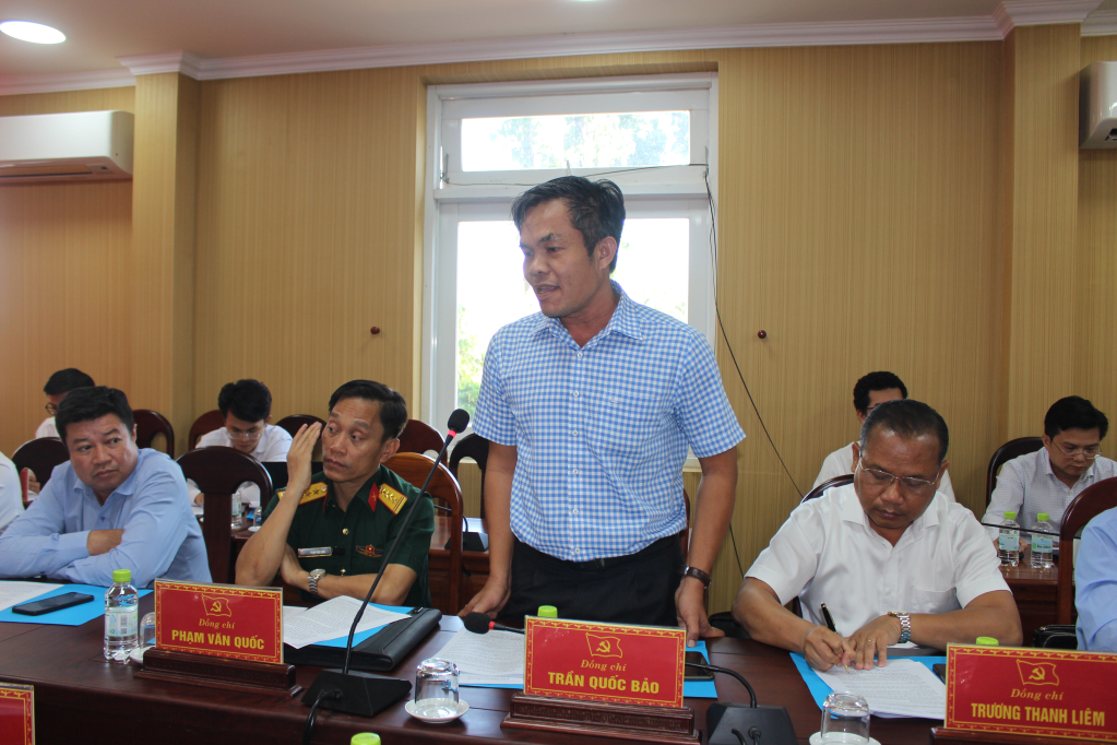 Phó Giám đốc Sở Nội vụ Trần Quốc Bảo làm rõ một số vướng mắc, kiến nghị liên quan đến công tác bổ sung biên chế.