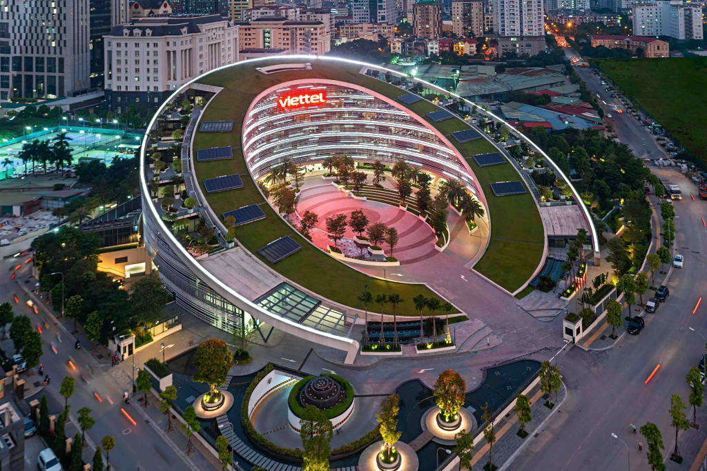 Viettel thu về kỷ lục 220 ng&agrave;n tỉ đồng năm 2025