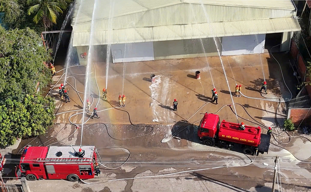 Thực tập phương &aacute;n chữa ch&aacute;y c&oacute; nhiều lực lượng, phương tiện tham gia