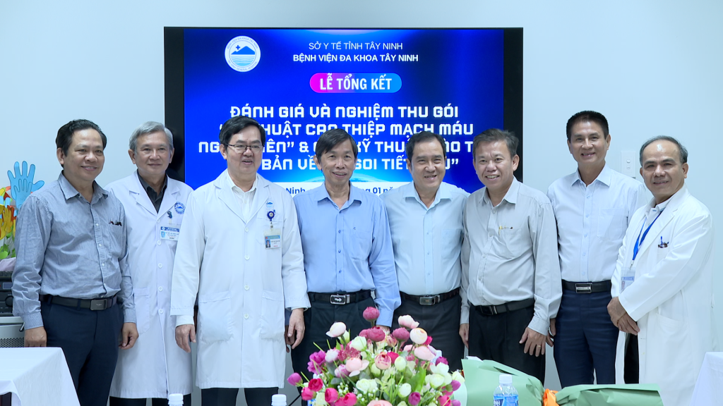 Nghiệm thu g&oacute;i kỹ thuật can thiệp mạch m&aacute;u ngoại bi&ecirc;n v&agrave; nội soi tiết niệu theo Đề &aacute;n 1816