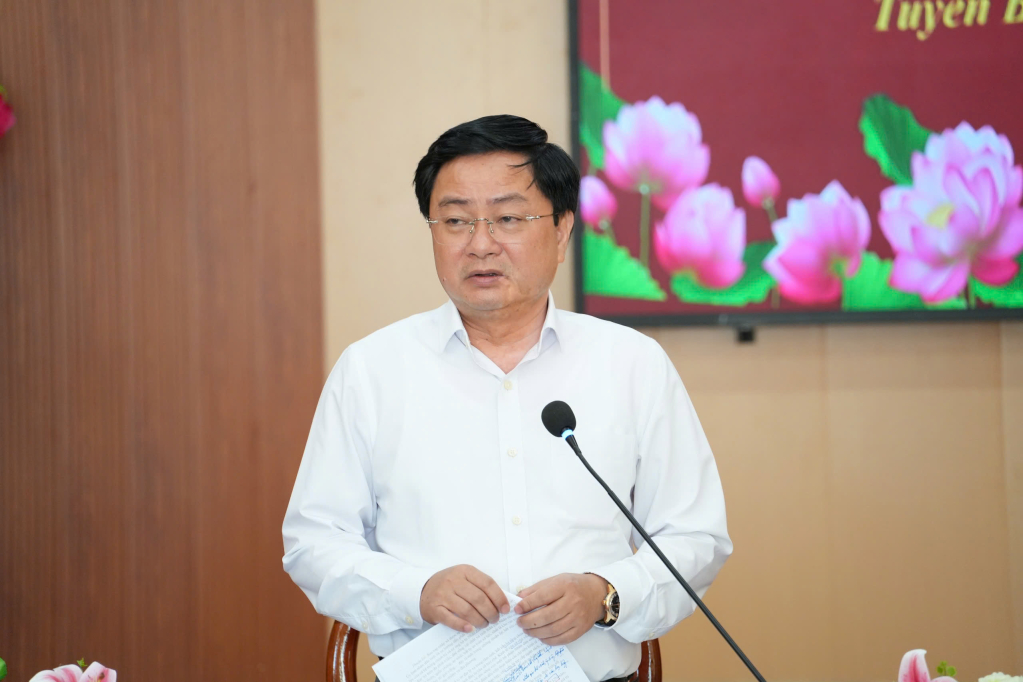 B&iacute; thư Tỉnh ủy Nguyễn Văn Quyết l&agrave;m việc với Ban Thường vụ Đảng ủy x&atilde; Tuy&ecirc;n B&igrave;nh