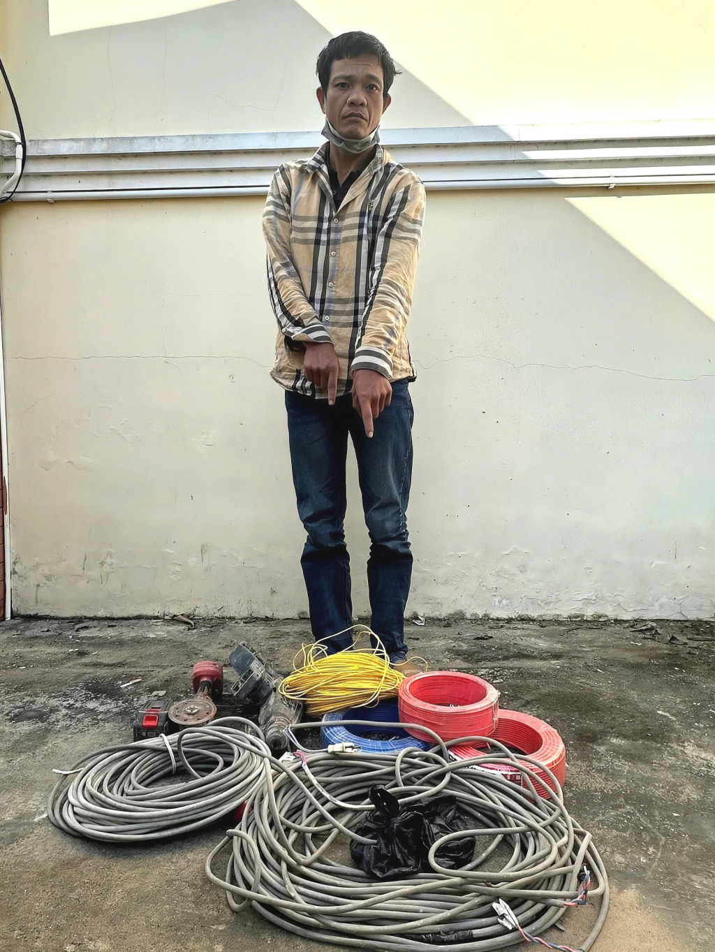 Bắt đối tượng nghiện ma t&uacute;y trộm cắp t&agrave;i sản