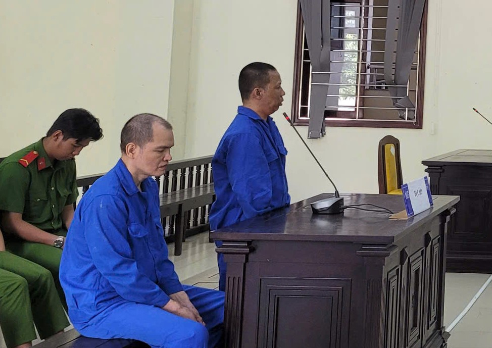 2 bị cáo tại phiên tòa xét xử