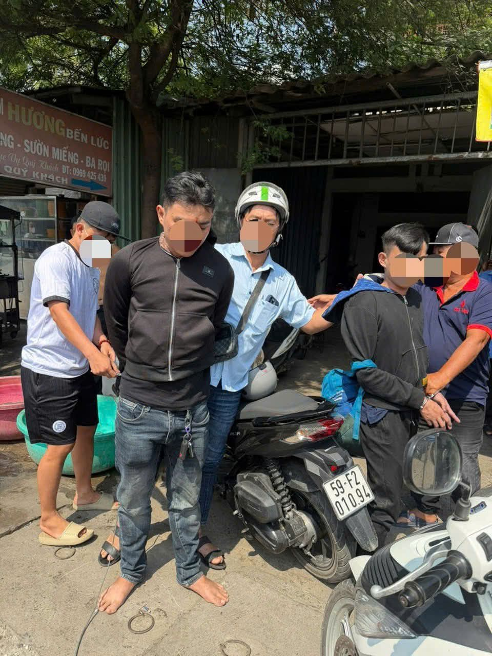 C&ocirc;ng an x&atilde; Bến Lức phối hợp bắt giữ 2 đối tượng g&acirc;y rối, đ&aacute;nh nhau tại TP.Hồ Ch&iacute; Minh 