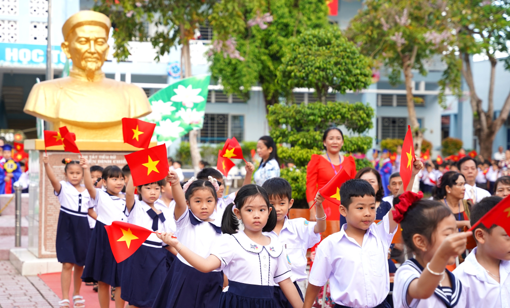 Nghị quyết được ban hành nhằm khuyến khích duy trì mức sinh thay thế, kiểm soát mất cân bằng giới tính khi sinh và nâng cao chất lượng dân số trong tình hình mới (Ảnh minh họa)