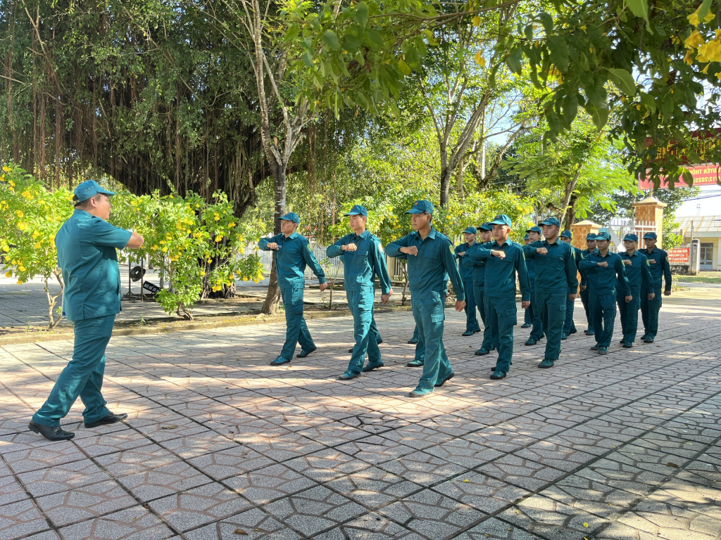 X&acirc;y dựng lực lượng d&acirc;n qu&acirc;n vững mạnh tr&ecirc;n địa b&agrave;n bi&ecirc;n giới