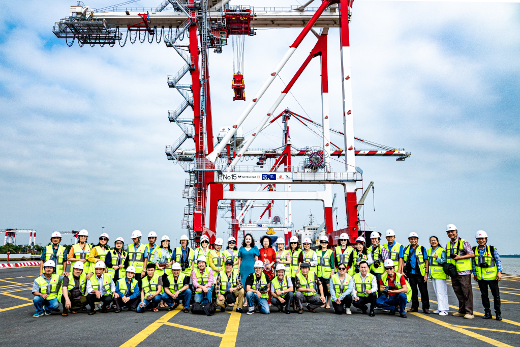 Cảng biển tr&ecirc;n v&ugrave;ng qu&ecirc;  kh&ocirc;ng c&oacute; biển