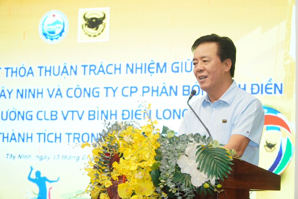 Tổng Giám đốc Công ty Cổ phần Phân bón Bình Điền Ngô Văn Đông phát biểu tại buổi lễ 