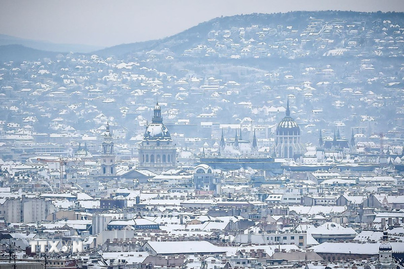 Băng gi&aacute; g&acirc;y xáo tr&ocirc;̣n hoạt đ&ocirc;̣ng hàng kh&ocirc;ng ở các nước ch&acirc;u &Acirc;u