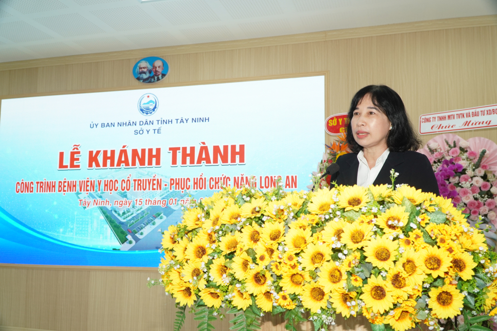 Uỷ viên Ban Thường vụ Tỉnh ủy, Phó Chủ tịch HĐND Tỉnh Đặng Thị Ngọc Mai phát biểu tại buổi lễ