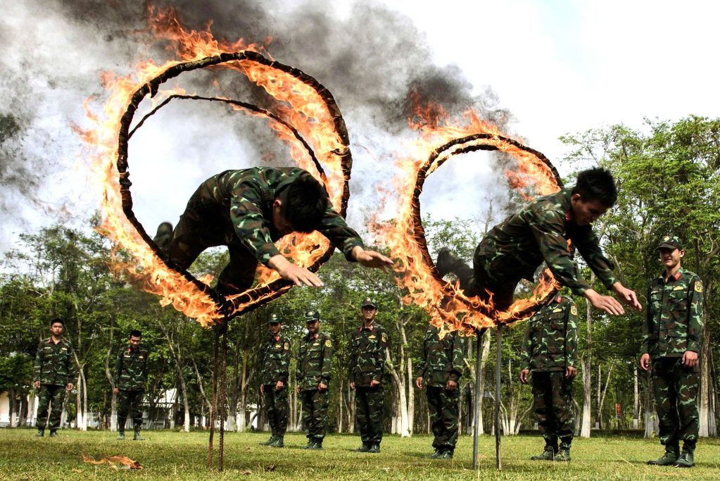 R&egrave;n luyện bản lĩnh th&eacute;p tr&ecirc;n thao trường nắng lửa