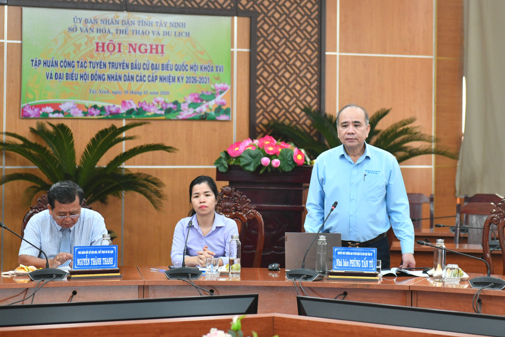 Báo cáo viên hội nghị hướng dẫn công tác nghiệp vụ phục vụ cho công tác thông tin, tuyên truyền về bầu cử