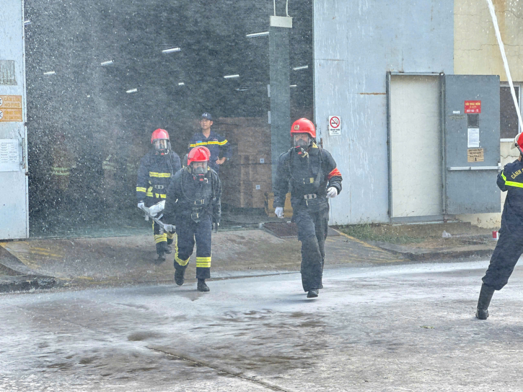 Thực tập phương &aacute;n chữa ch&aacute;y v&agrave; cứu nạn, cứu hộ tại C&ocirc;ng ty Cổ phần c&ocirc;ng nghiệp FEDERAL BAY