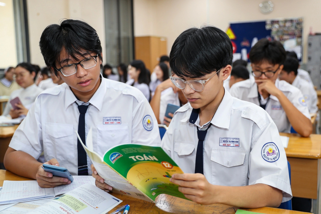 Tuyển sinh ĐH 2026: M&ocirc;n n&agrave;o xuất hiện nhiều trong c&aacute;c tổ hợp x&eacute;t tuyển?