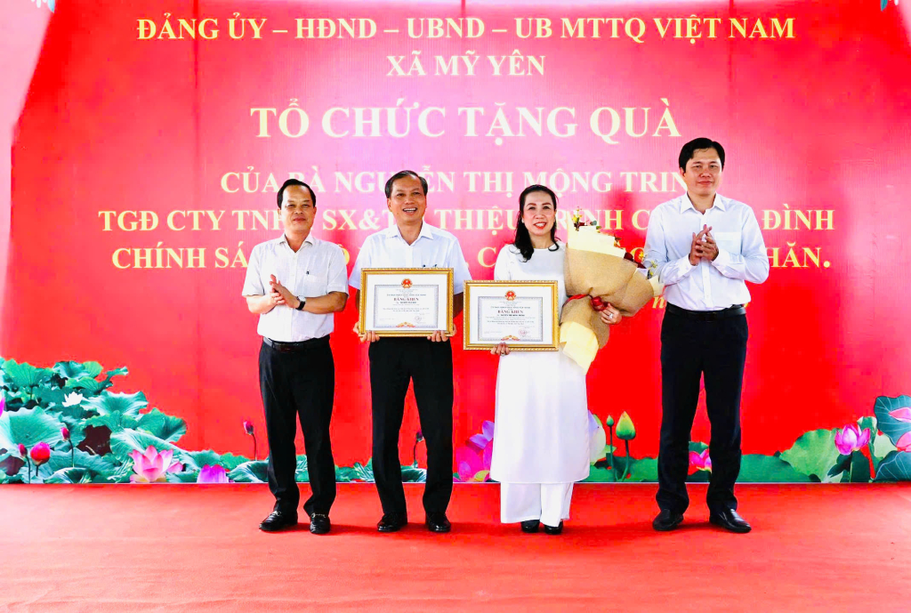 X&atilde; Mỹ Y&ecirc;n: Trao 500 suất qu&agrave; Tết cho c&aacute;c gia đ&igrave;nh ch&iacute;nh s&aacute;ch v&agrave; hộ kh&oacute; khăn