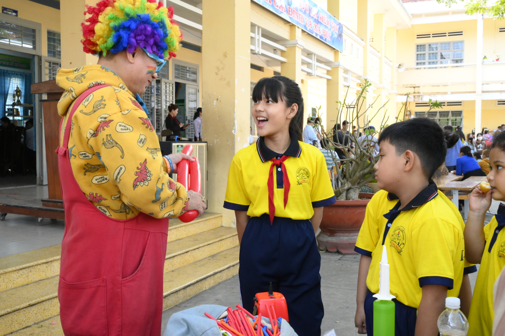 X&atilde; Lương H&ograve;a: Tổ chức kh&aacute;m bệnh, tặng qu&agrave; cho 500 em học sinh 