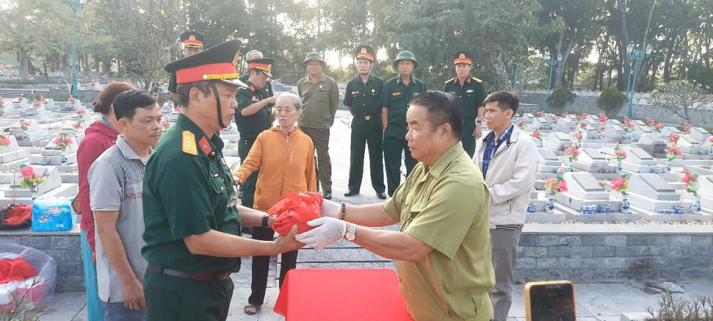 Hỗ trợ di dời h&agrave;i cốt liệt sĩ L&ecirc; Văn Hoa về qu&ecirc; hương