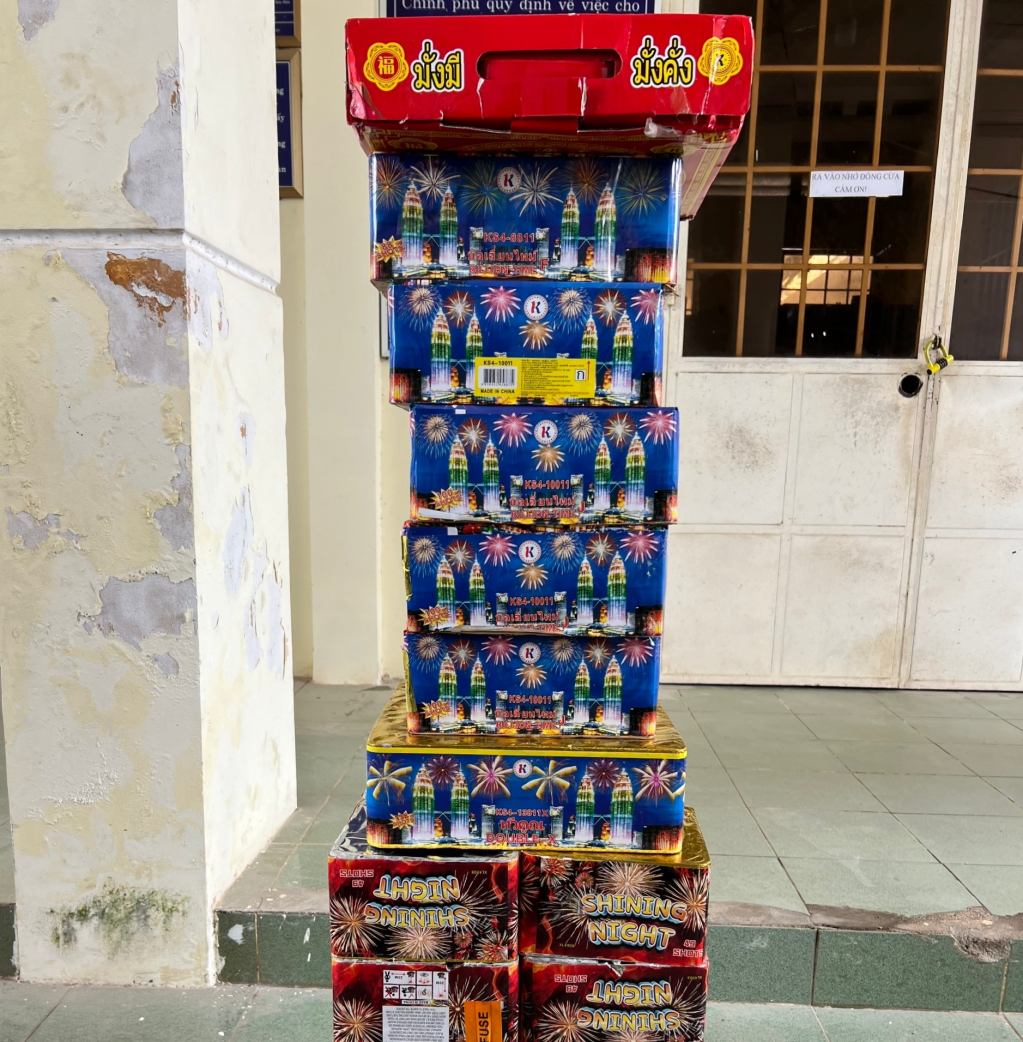 C&ocirc;ng an x&atilde; T&acirc;n Đ&ocirc;ng bắt đối tượng mua b&aacute;n ph&aacute;o tr&aacute;i ph&eacute;p