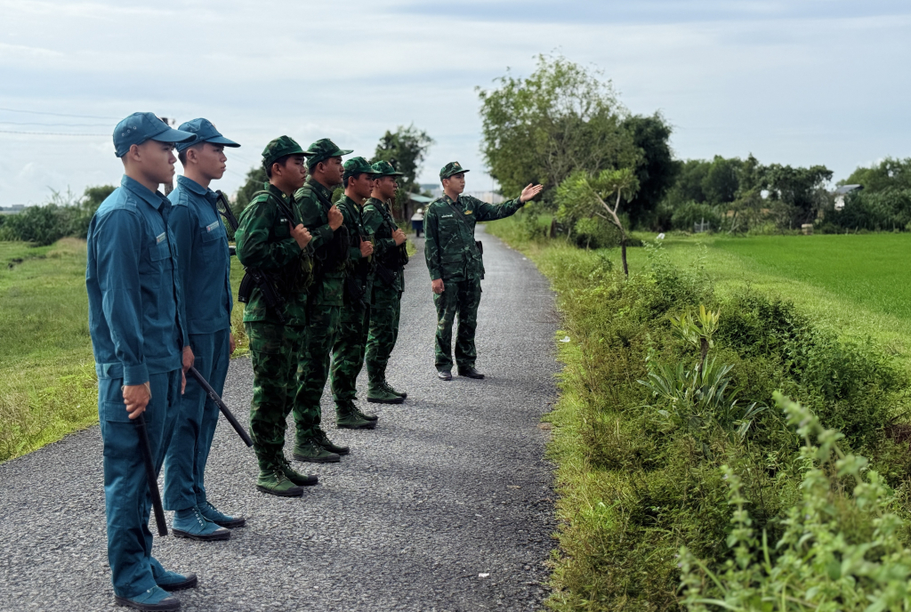 'L&aacute; chắn th&eacute;p' giữ vững an ninh từ nội địa đến bi&ecirc;n giới