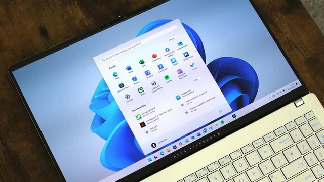 Microsoft ph&aacute;t h&agrave;nh bản cập nhật khẩn cấp cho Windows 11