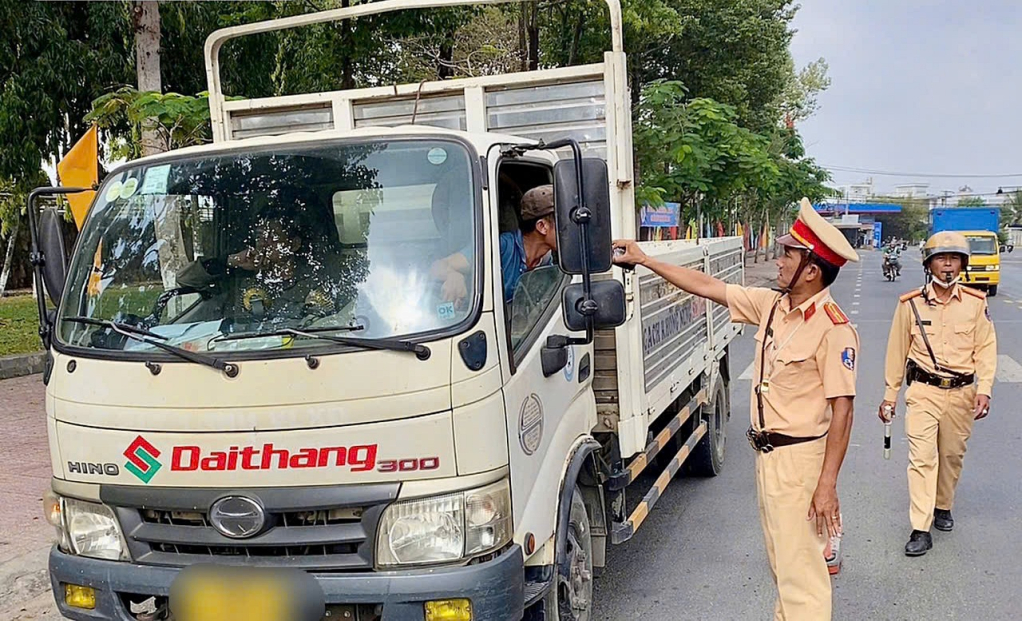 Th&aacute;ng cao điểm: Hơn 6.000 trường hợp bị lập bi&ecirc;n bản xử l&yacute; vi phạm an to&agrave;n giao th&ocirc;ng 