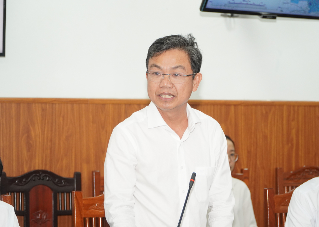 Lãnh đạo Sở Xây dựng báo cáo tại hội nghị