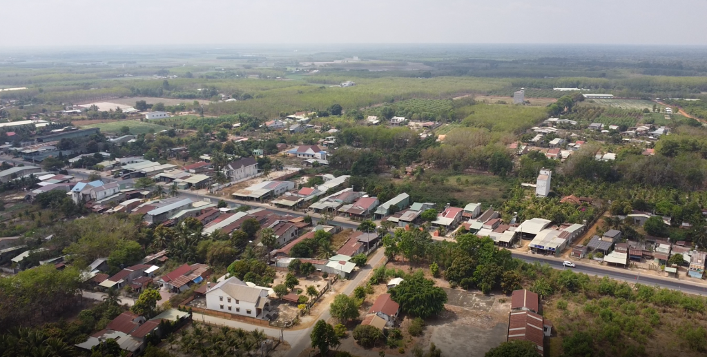 Một góc xã biên giới Tân Lập nhìn từ trên cao.