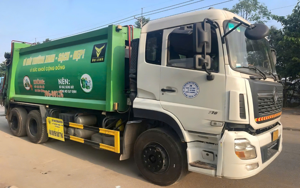 Xe rác của công ty TNHH MTV Môi trường xanh Huê Phương từ nguồn vốn vay của Quỹ Môi trường
