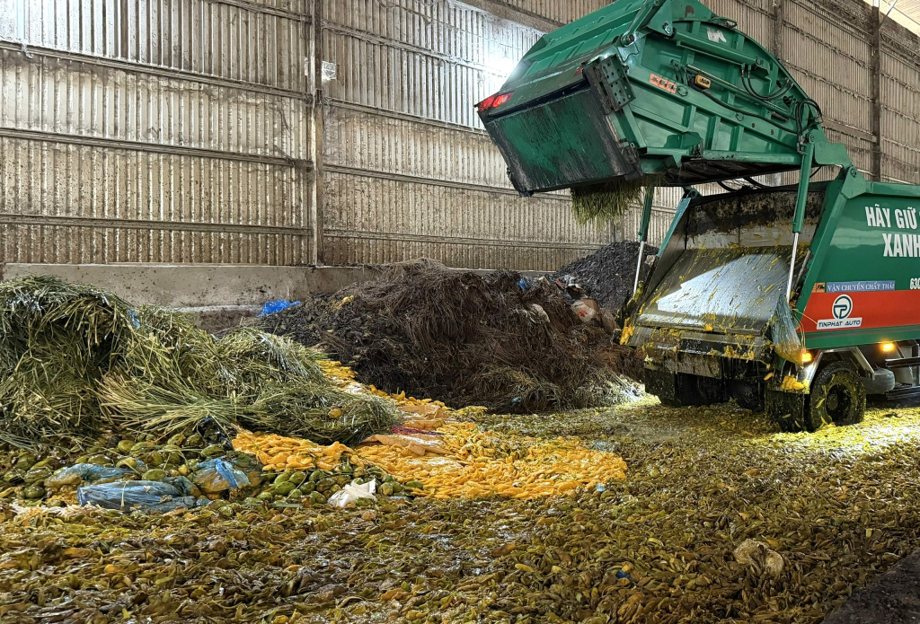 Ph&aacute;t hiện một c&ocirc;ng ty xả nước thải chưa qua xử l&yacute; ra s&ocirc;ng V&agrave;m Cỏ T&acirc;y